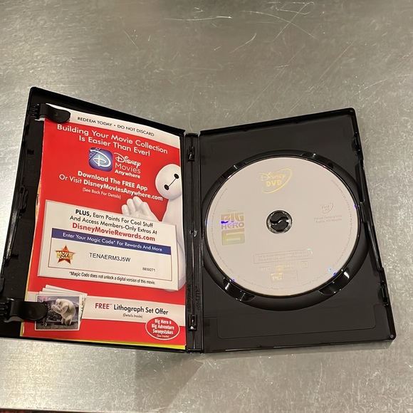 Disney Big Hero 6 DVD - Picture 3 of 11